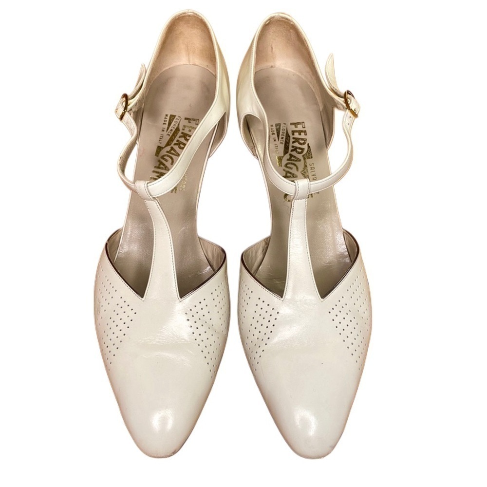 Vtg Salvatore Ferragamo off White cream T-Strap Sandle With Kitten Heel 9.5 AAA
